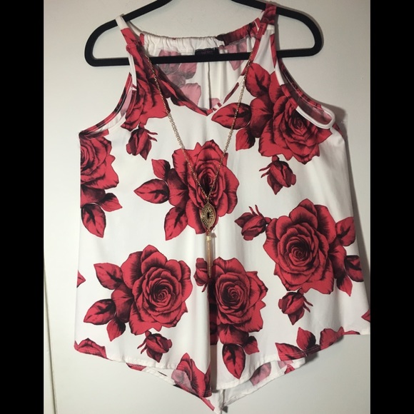 First Love Tops - FIRST LOVE Floral Top 1X